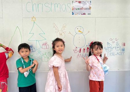 Creativity Wall “Merry Christmas” K.3 IEP 23 December 2024